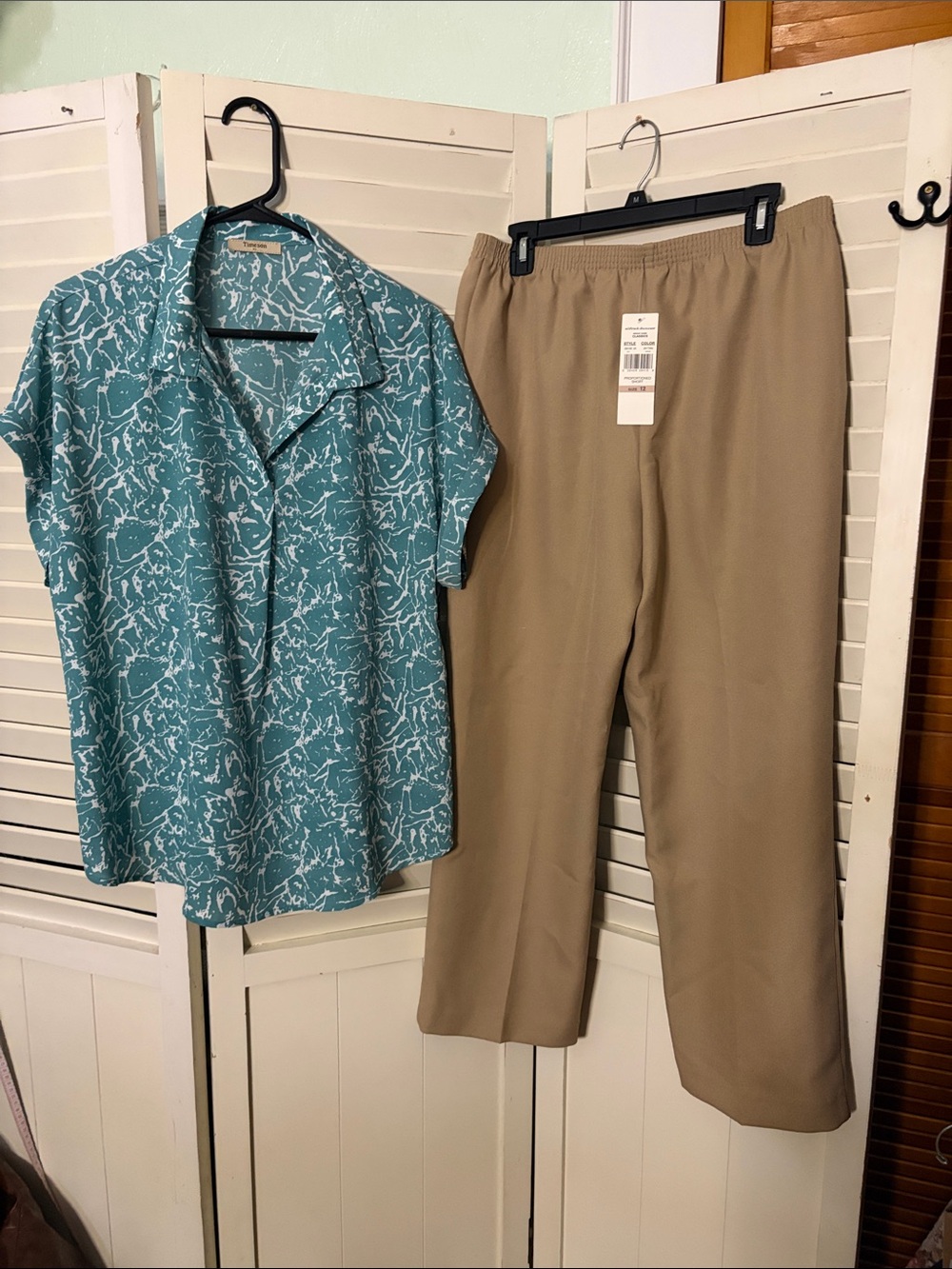 Two piece outfit including NWT Alfred Dunner pants and an Amazon top